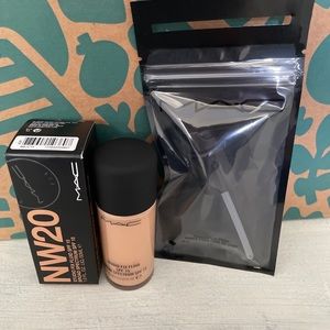 Authentic MAC Cosmetics Studio Fix Fluid SPF 15 Foundation NW20+ Foundation Pum